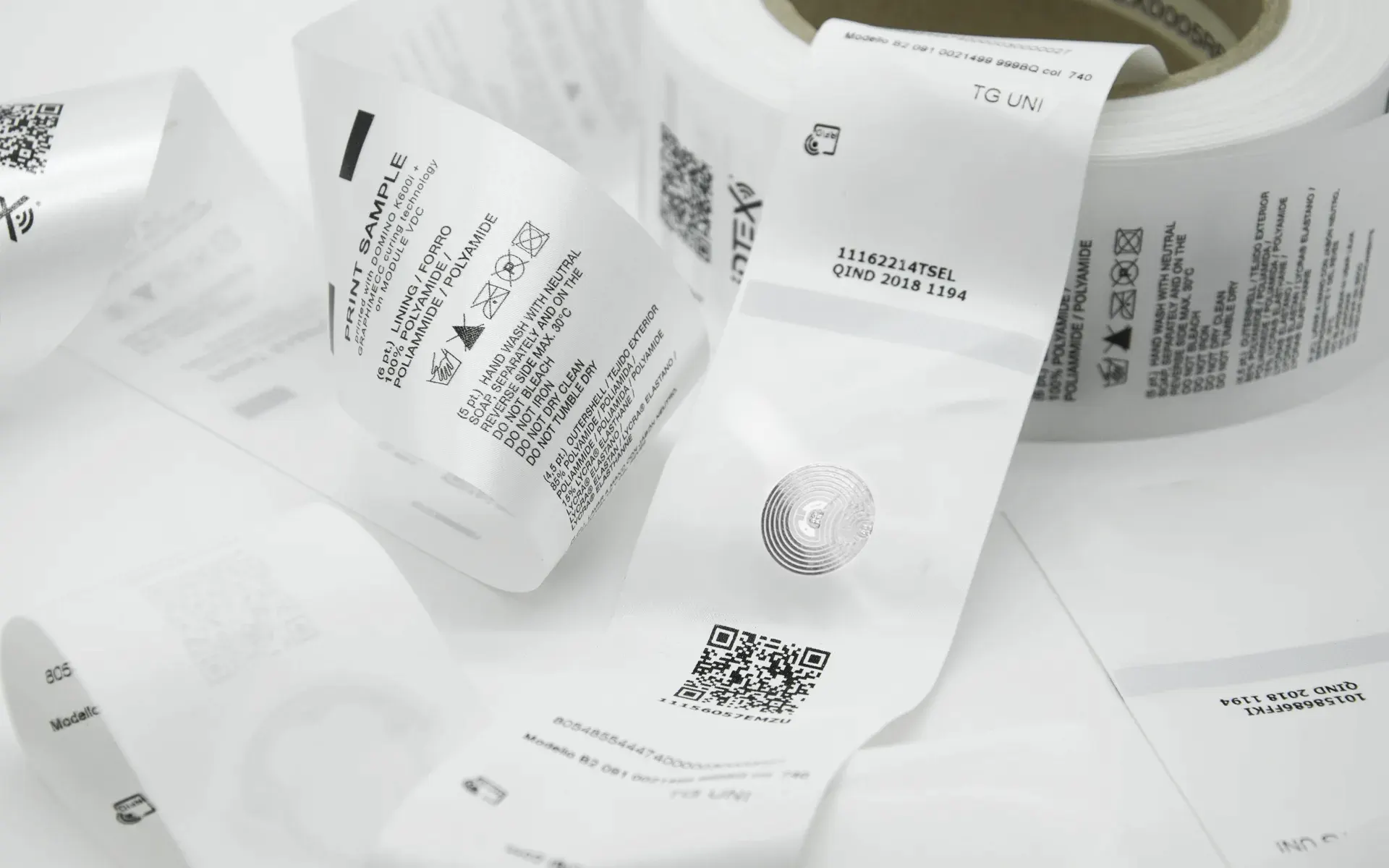 Etichetta tessuta di composizione dotata di RFID e stampa dato variabile